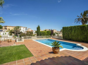 Villa con 3 habitaciones, piscina privada y amarre en canal - HISP-289-45